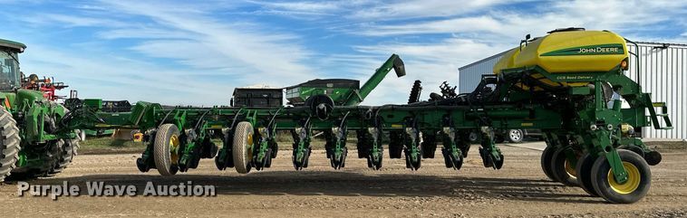 image for item NO9497 2010 John Deere 1770NT  no-till planter