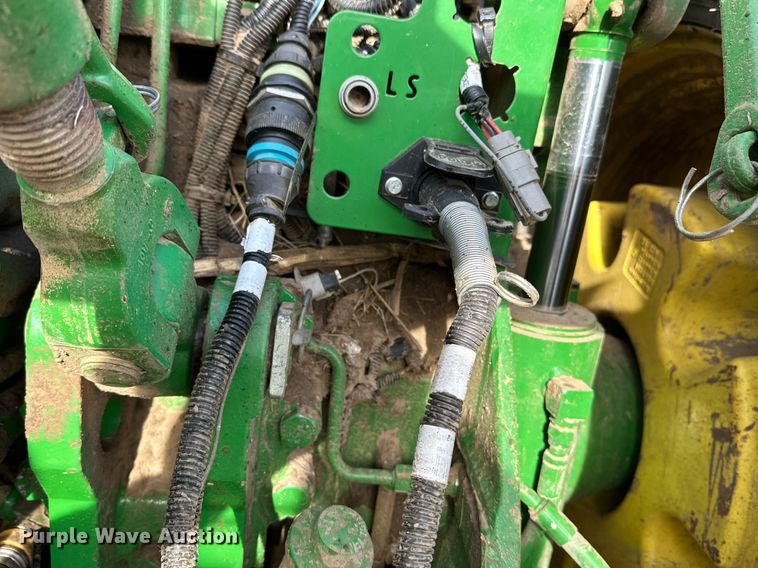 image for item NO9497 2010 John Deere 1770NT  no-till planter