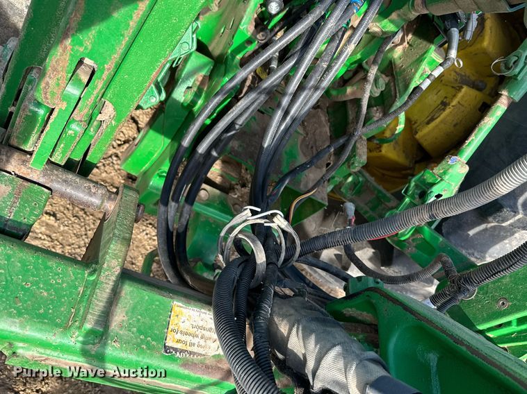 image for item NO9497 2010 John Deere 1770NT  no-till planter