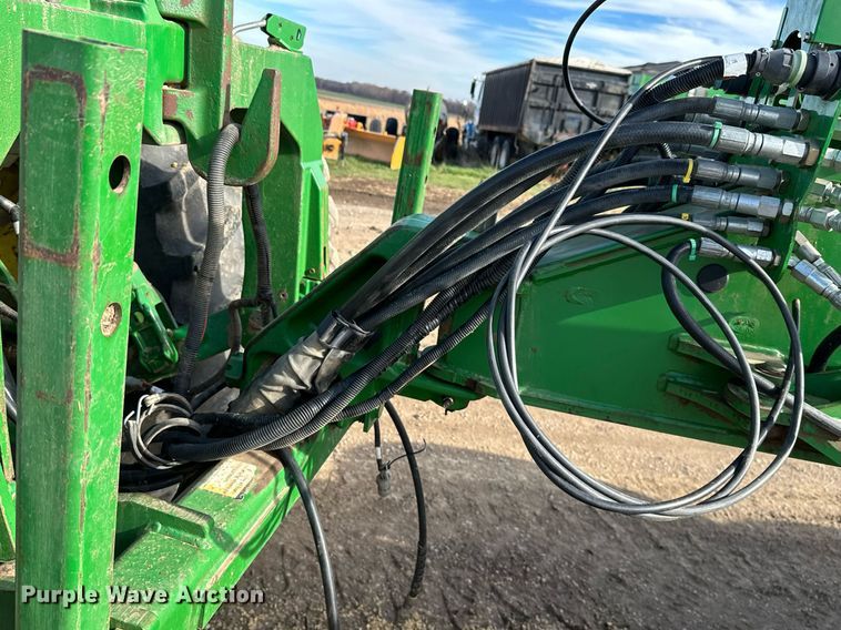 image for item NO9497 2010 John Deere 1770NT  no-till planter