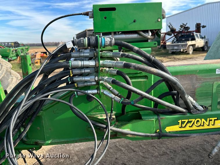 image for item NO9497 2010 John Deere 1770NT  no-till planter