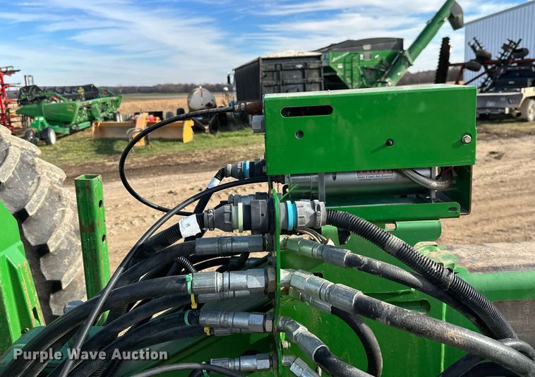 image for item NO9497 2010 John Deere 1770NT  no-till planter