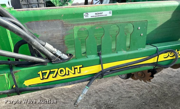 image for item NO9497 2010 John Deere 1770NT  no-till planter