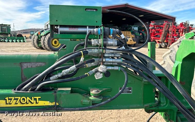 image for item NO9497 2010 John Deere 1770NT  no-till planter