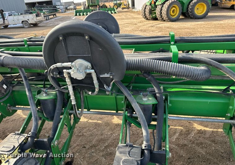 image for item NO9497 2010 John Deere 1770NT  no-till planter