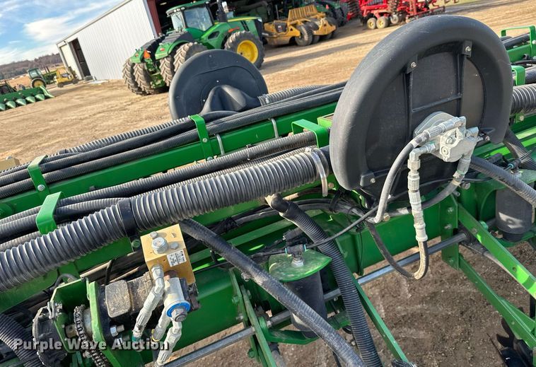 image for item NO9497 2010 John Deere 1770NT  no-till planter