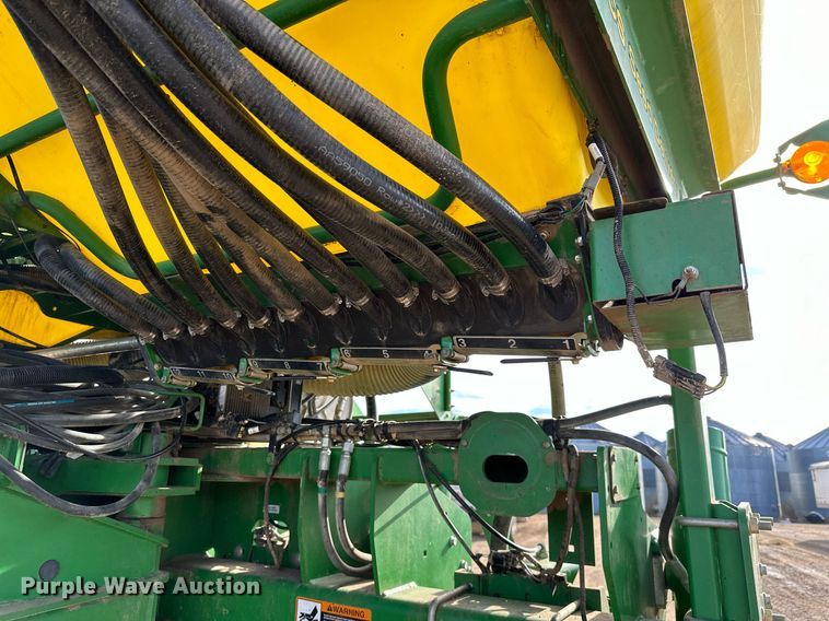 image for item NO9497 2010 John Deere 1770NT  no-till planter