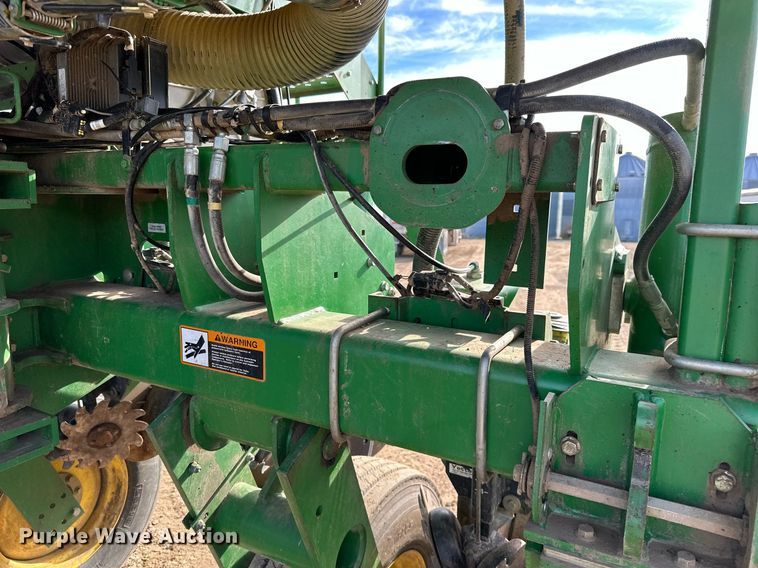 image for item NO9497 2010 John Deere 1770NT  no-till planter