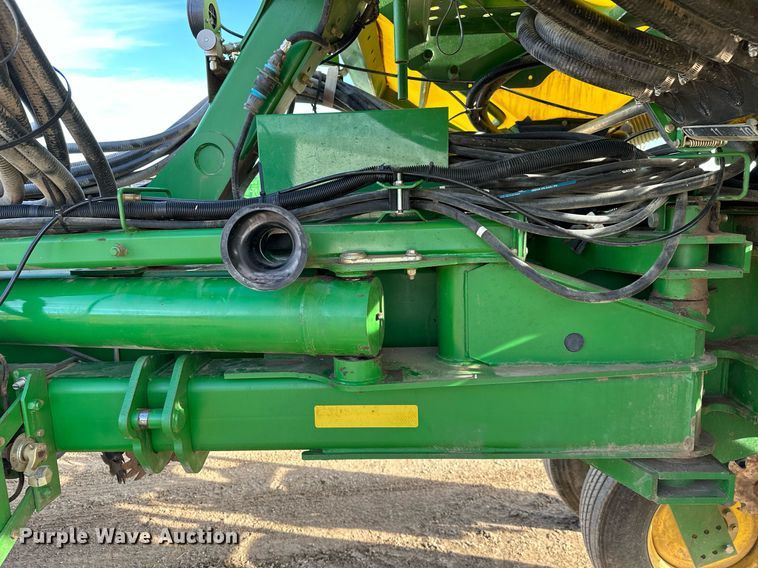 image for item NO9497 2010 John Deere 1770NT  no-till planter