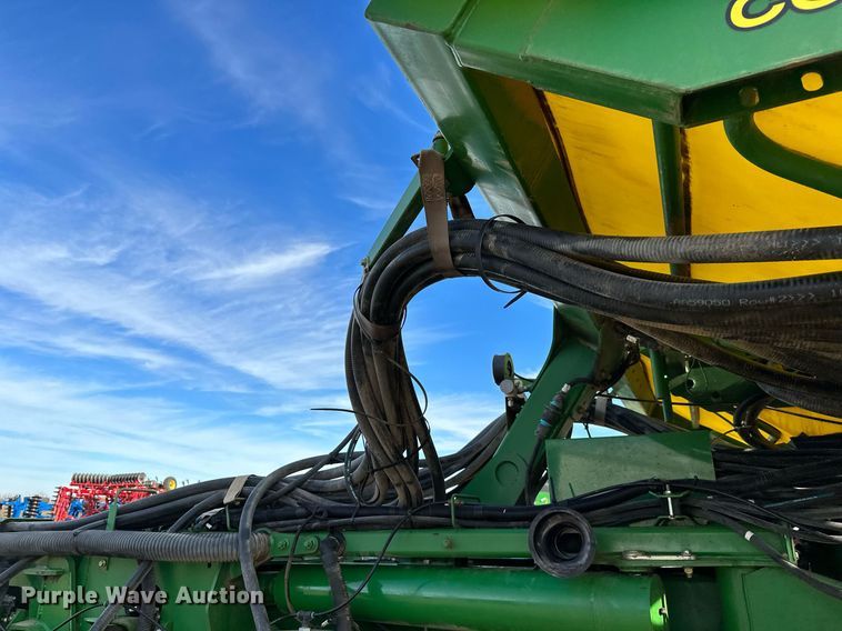 image for item NO9497 2010 John Deere 1770NT  no-till planter