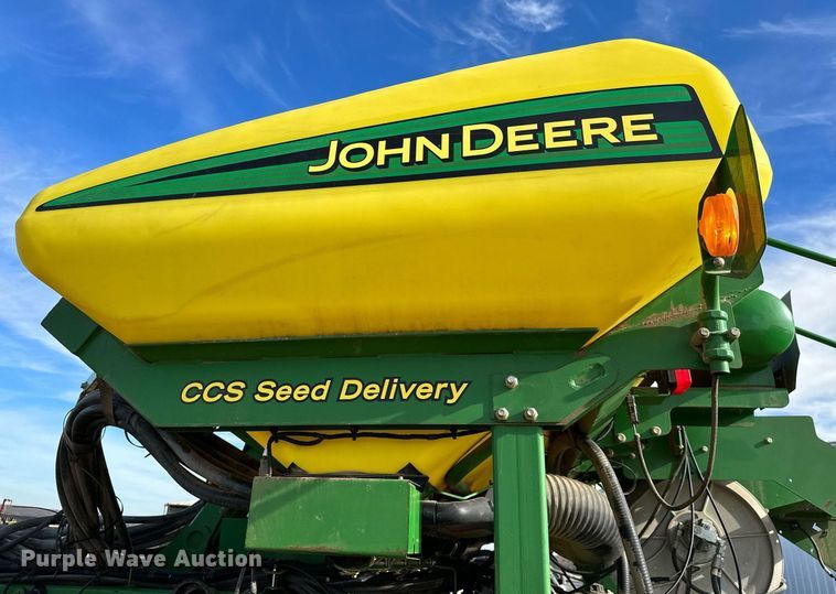image for item NO9497 2010 John Deere 1770NT  no-till planter
