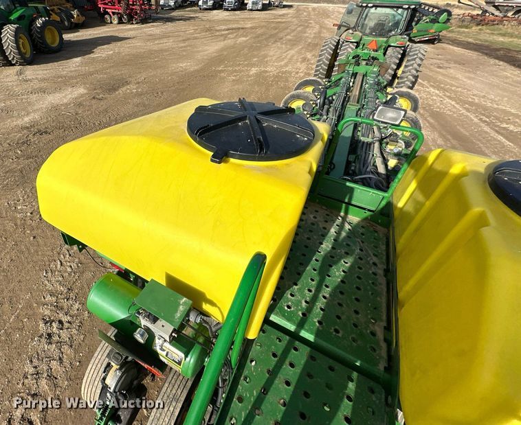image for item NO9497 2010 John Deere 1770NT  no-till planter