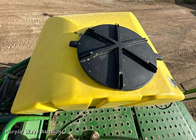 image for item NO9497 2010 John Deere 1770NT  no-till planter