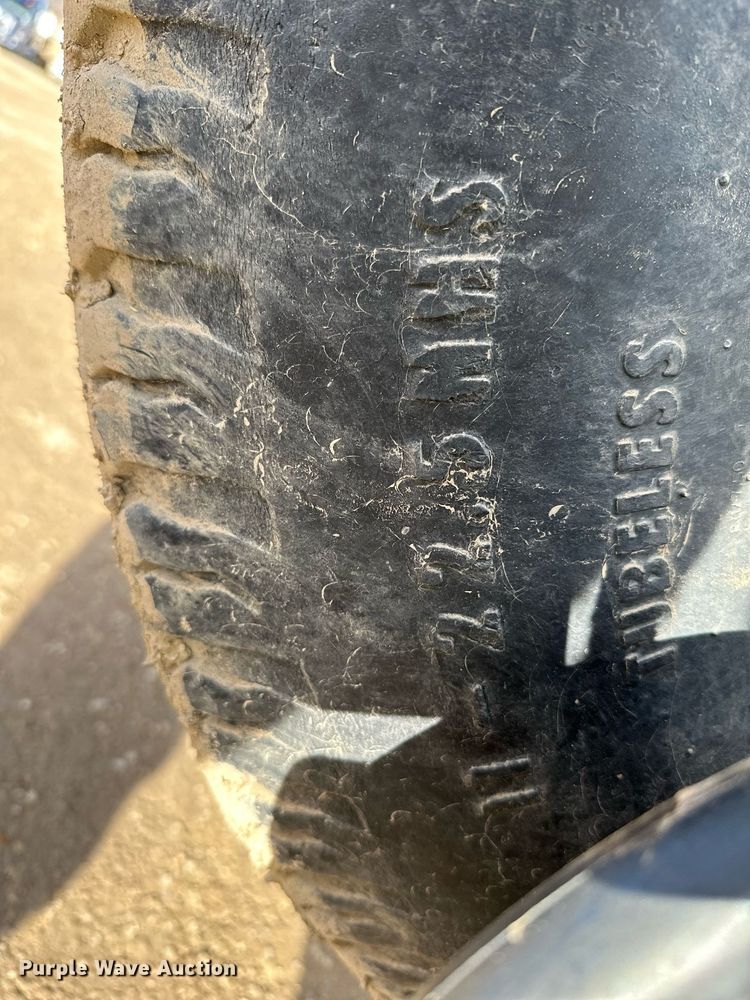 image for item NO9497 2010 John Deere 1770NT  no-till planter