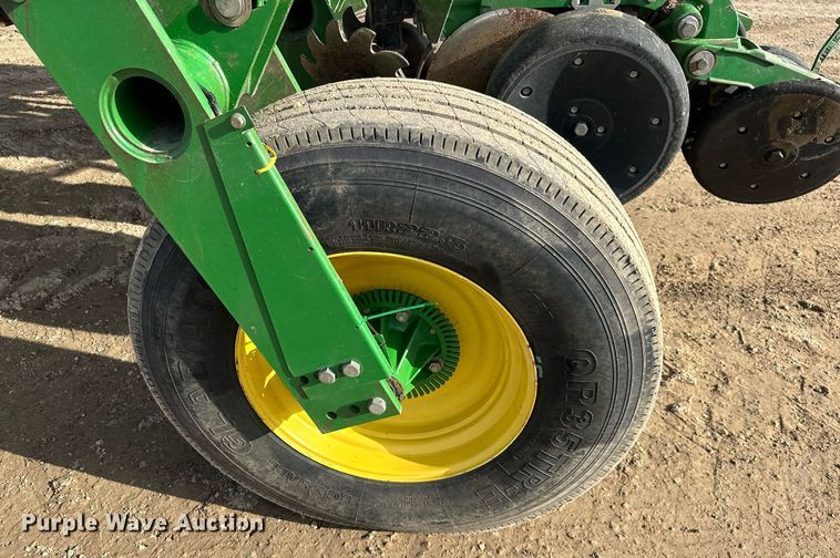 image for item NO9497 2010 John Deere 1770NT  no-till planter
