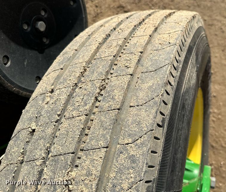 image for item NO9497 2010 John Deere 1770NT  no-till planter