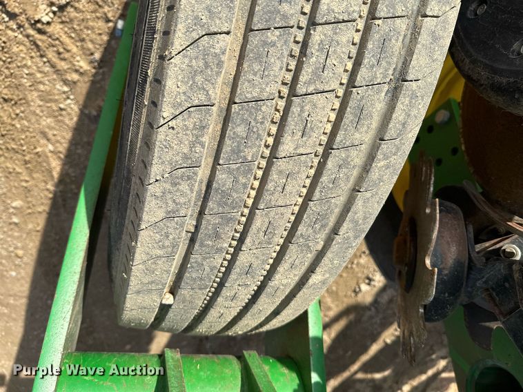 image for item NO9497 2010 John Deere 1770NT  no-till planter