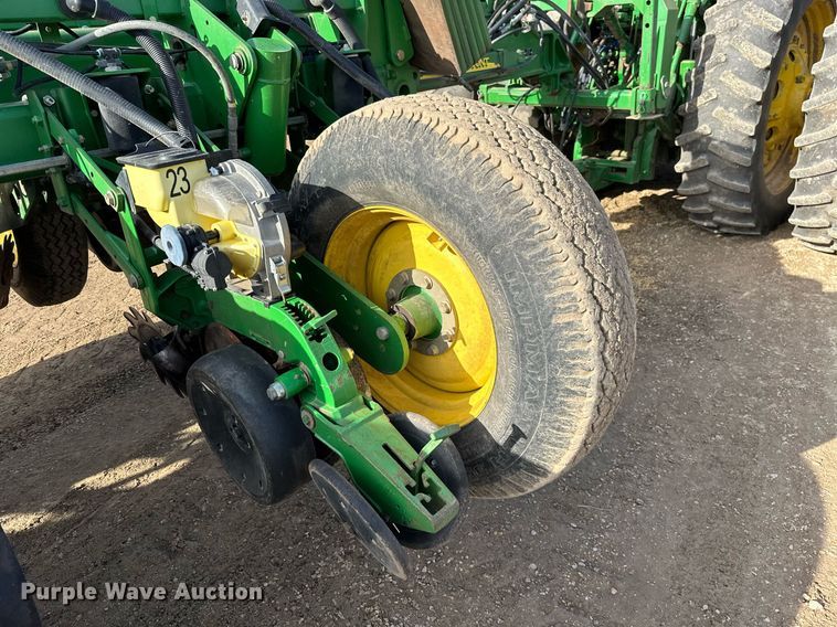 image for item NO9497 2010 John Deere 1770NT  no-till planter