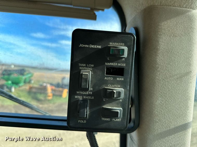 image for item NO9497 2010 John Deere 1770NT  no-till planter