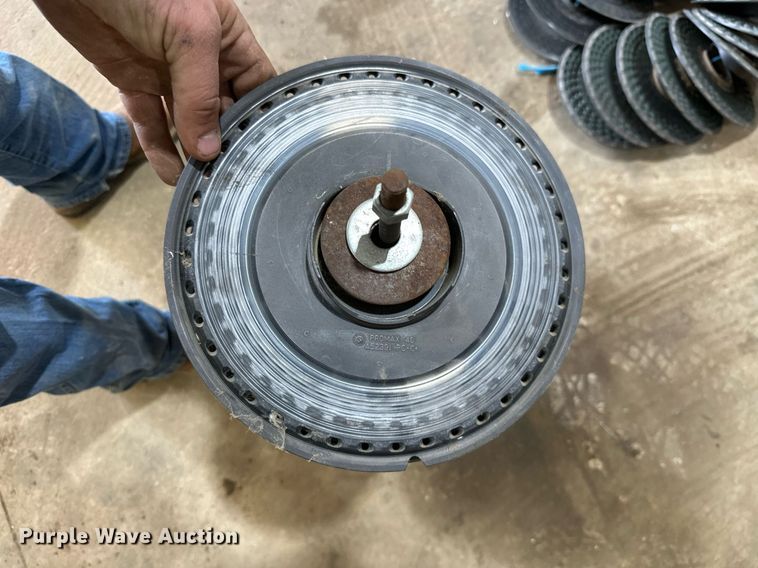 image for item NO9497 2010 John Deere 1770NT  no-till planter