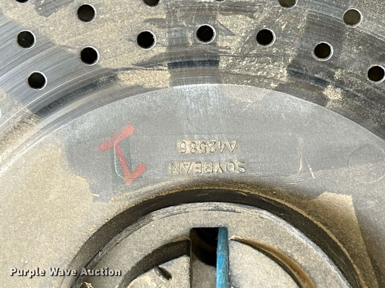 image for item NO9497 2010 John Deere 1770NT  no-till planter