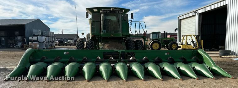 image for item NO9499 2009 John Deere 612C  corn head