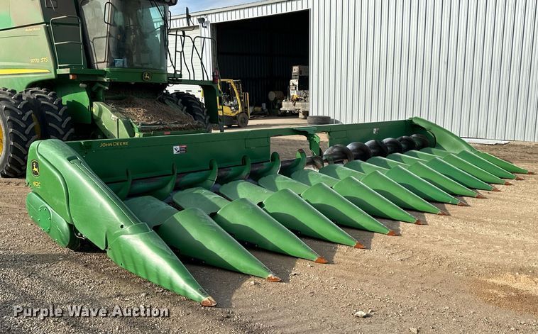 image for item NO9499 2009 John Deere 612C  corn head