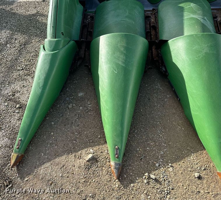 image for item NO9499 2009 John Deere 612C  corn head