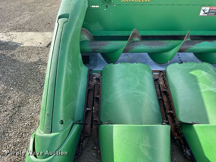 image for item NO9499 2009 John Deere 612C  corn head