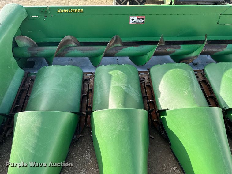 image for item NO9499 2009 John Deere 612C  corn head