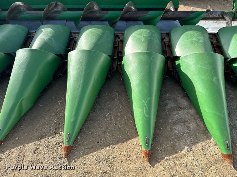 image for item NO9499 2009 John Deere 612C  corn head