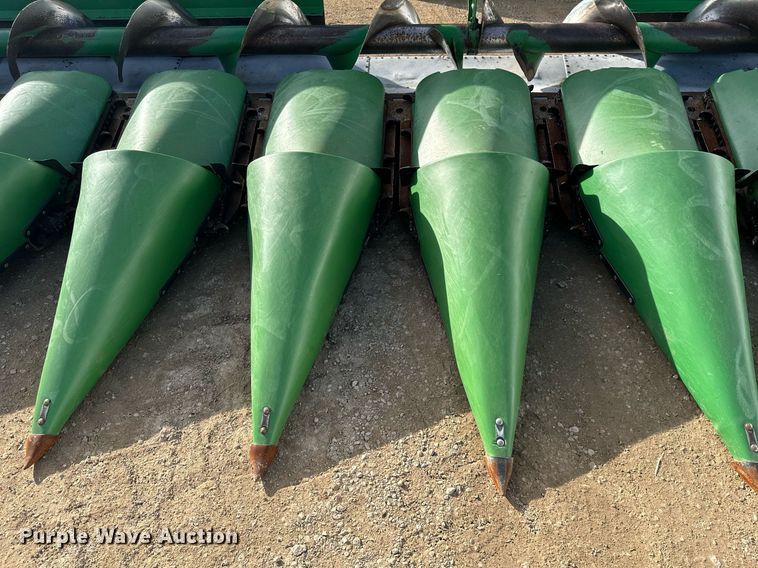 image for item NO9499 2009 John Deere 612C  corn head