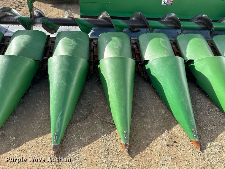 image for item NO9499 2009 John Deere 612C  corn head