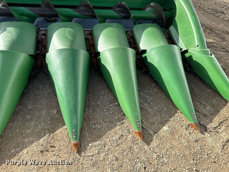 image for item NO9499 2009 John Deere 612C  corn head