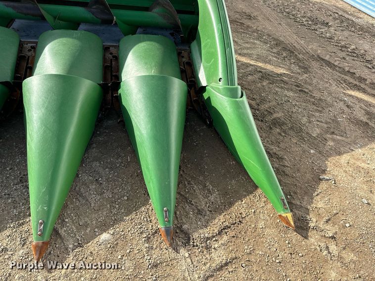 image for item NO9499 2009 John Deere 612C  corn head