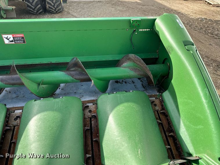image for item NO9499 2009 John Deere 612C  corn head