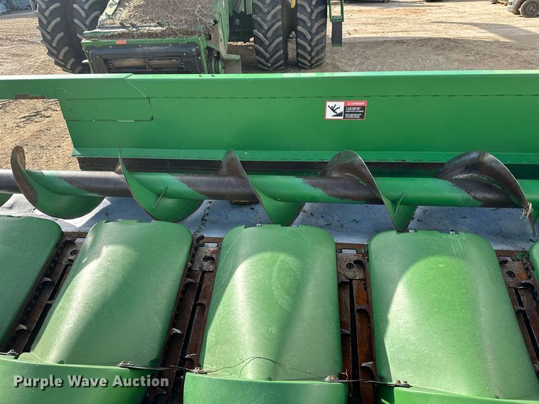 image for item NO9499 2009 John Deere 612C  corn head