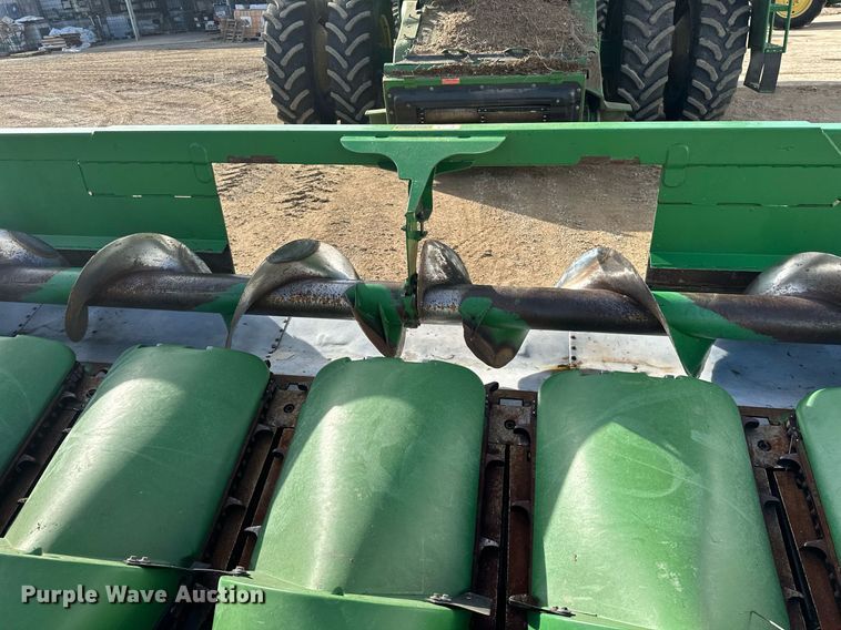 image for item NO9499 2009 John Deere 612C  corn head
