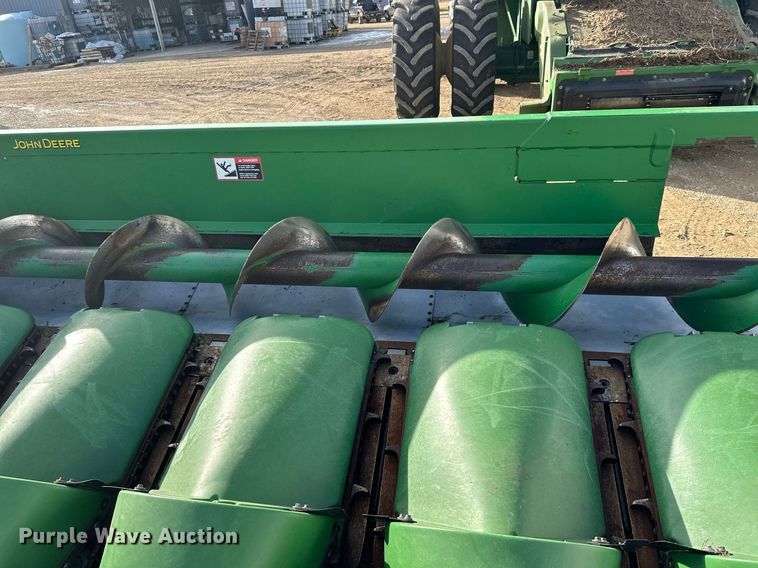 image for item NO9499 2009 John Deere 612C  corn head
