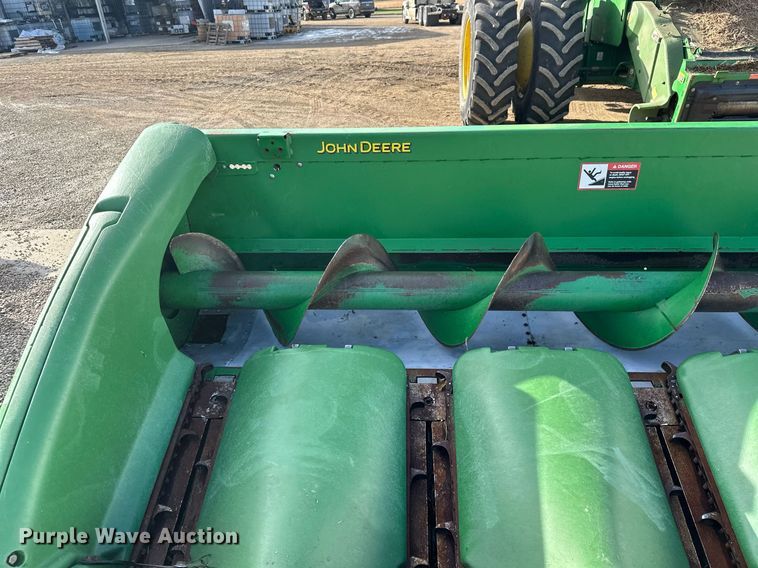 image for item NO9499 2009 John Deere 612C  corn head