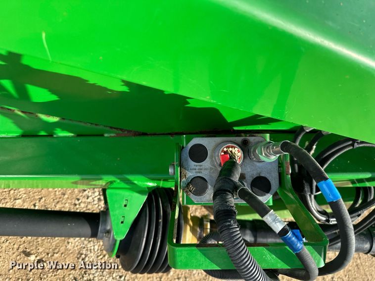 image for item NO9499 2009 John Deere 612C  corn head