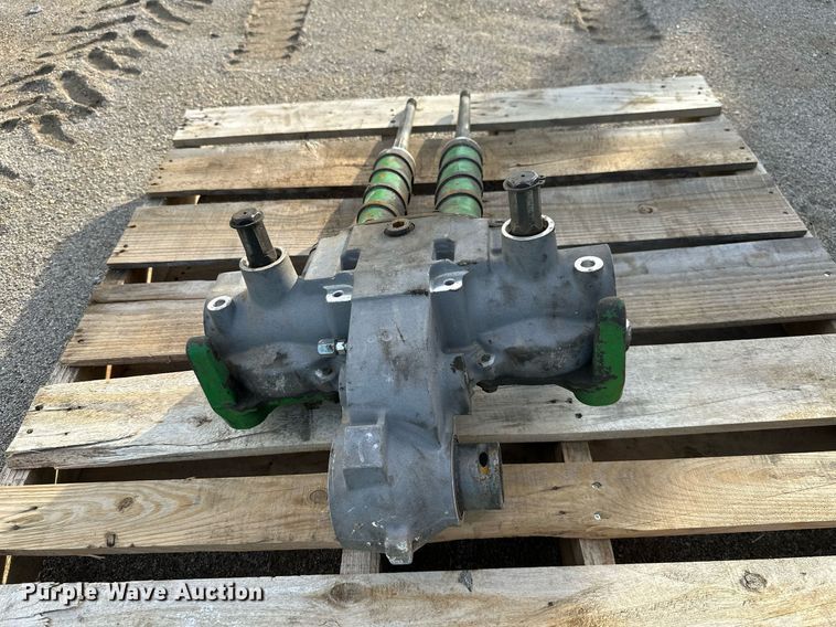 image for item NO9499 2009 John Deere 612C  corn head