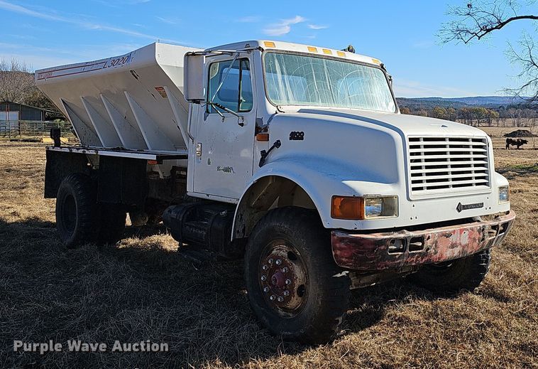image for item NP9240 1996 International 4700 4X2  applicator truck