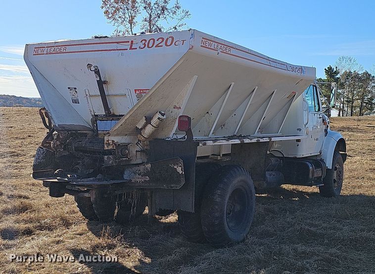 image for item NP9240 1996 International 4700 4X2  applicator truck