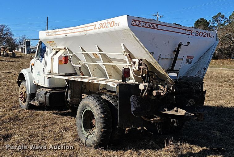 image for item NP9240 1996 International 4700 4X2  applicator truck