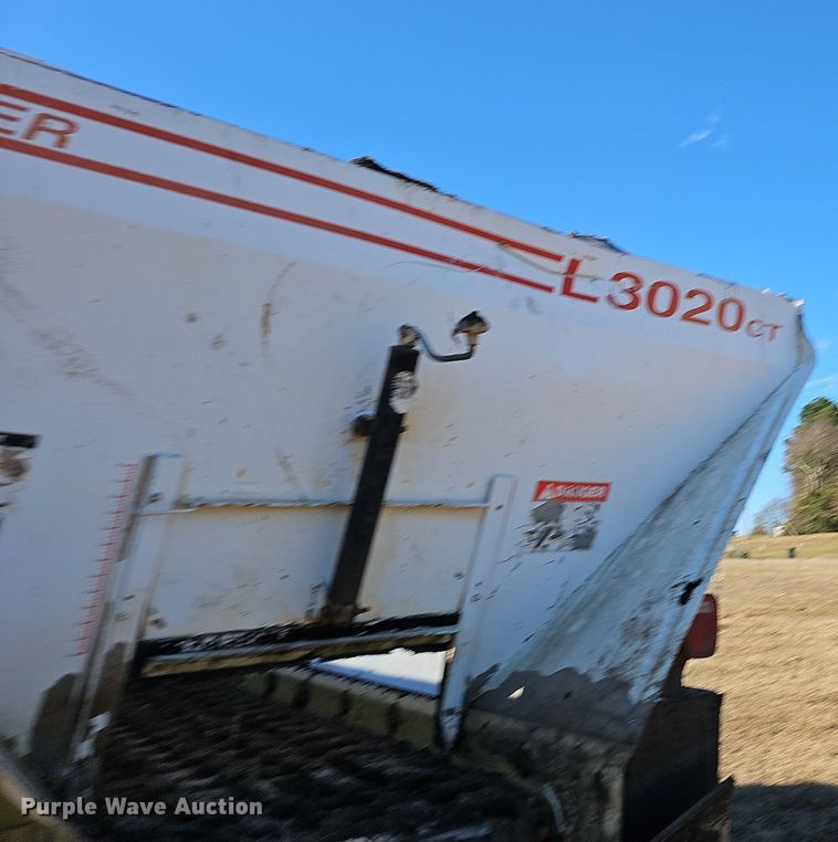 image for item NP9240 1996 International 4700 4X2  applicator truck