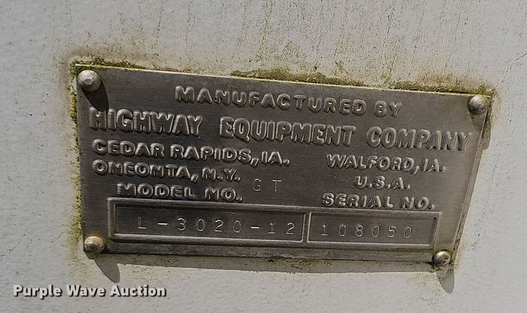 image for item NP9240 1996 International 4700 4X2  applicator truck