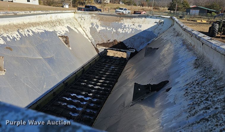 image for item NP9240 1996 International 4700 4X2  applicator truck