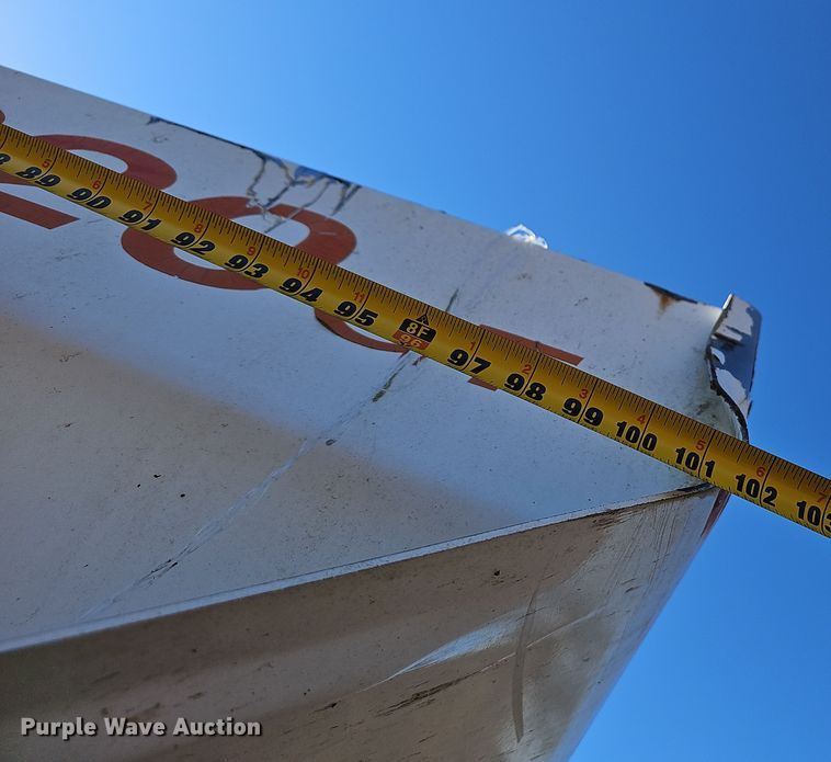 image for item NP9240 1996 International 4700 4X2  applicator truck