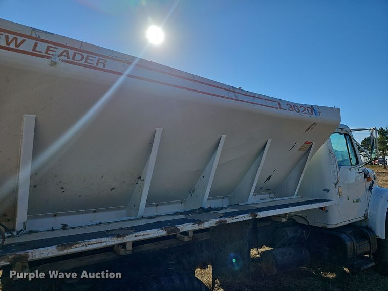 image for item NP9240 1996 International 4700 4X2  applicator truck